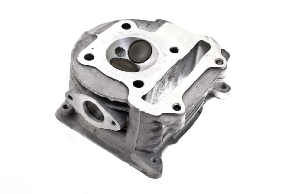 GŁOWICA KOMPLETNA DO CYLINDRA GY6 4T 50CCM 46.5 MM